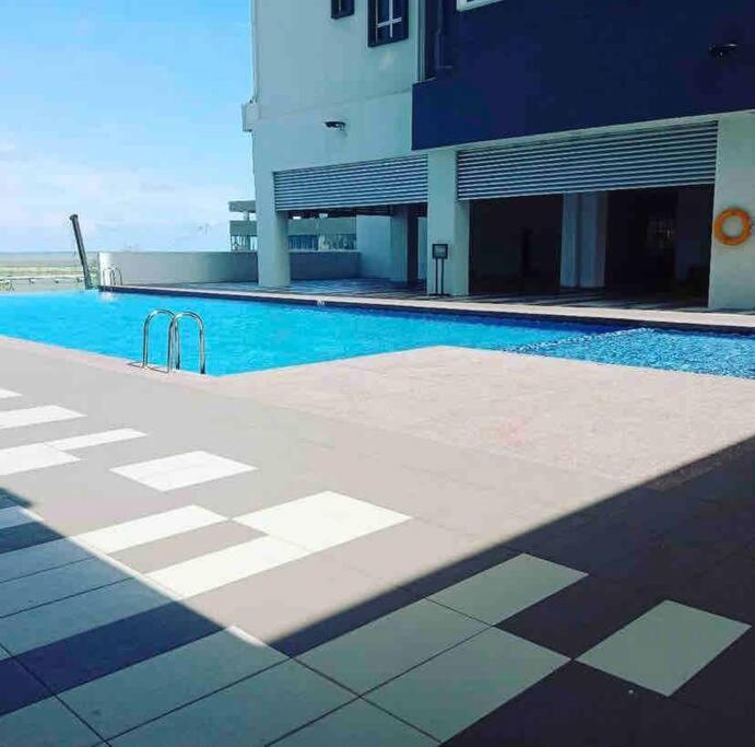 Orked Vanda, 3 Bedroom Apartment, Seaview Netflixwifiyoutube 瓜拉丁加奴 外观 照片